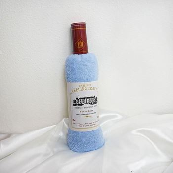 Obrázek Ručník v dárkovém balení láhev vína - modrý