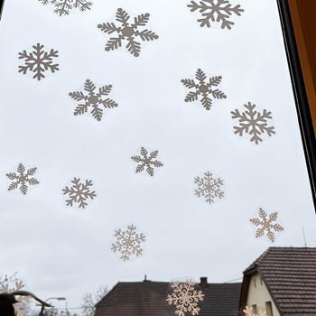 Obrázek z Samolepky na okno - sněhové vločky 
