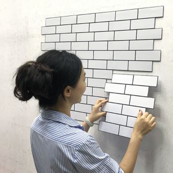 Obrázek Samolepicí tapeta - bílý obklad