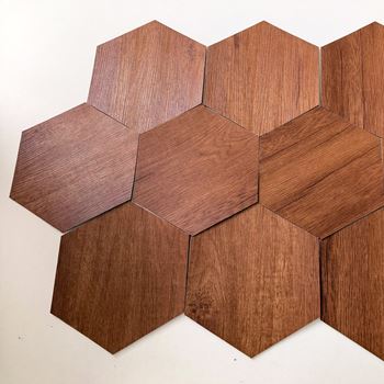 Obrázek z 10 ks samolepicích panelů hexagon - tmavé dřevo 