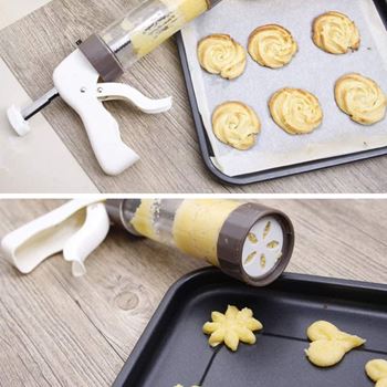 Obrázek z Strojek na cukroví se zdobičkou + 19 nástavců 