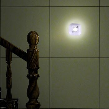 Obrázek z Noční LED světlo na baterie se senzorem pohybu 