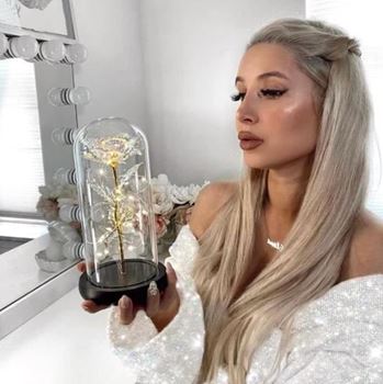Obrázek Elegantní svítící růže ve skleněné váze